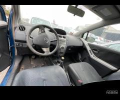 Ricambi usati per Toyota Yaris 1.0 b. 2011 1KRFE