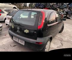 Ricambi usati per Opel Corsa 1.2 benz 16v del 2003 - 3