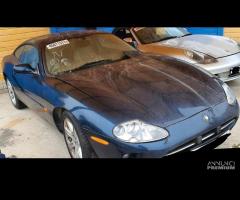 Jaguar XK8 4.0 v8 blu per ricambi (2a)