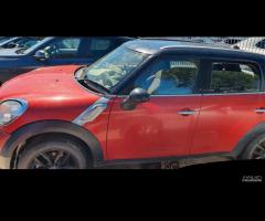 Mini Cooper D Countryman per ricambi (2A)