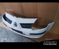 Paraurti anteriore originale Renault Clio 3