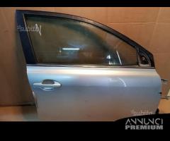 Porta anteriore destro Toyota Avensis 2006