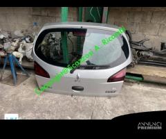 Ricambi usati Mitsubishi Colt anno 2010 Fi