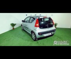 Peugeot 107 1.0 68 CV Desir anno 2009 - 11