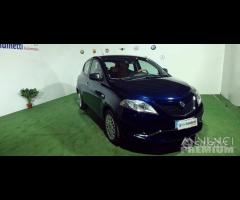 Lancia Ypsilon 1.2 silver 69cv anno 2017