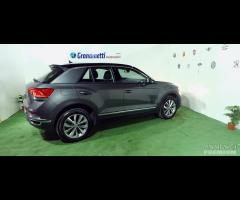 volkswagen T-ROC 1.6 tdi CR Style 116cv anno 2019 - 12