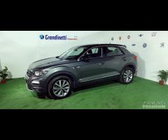 volkswagen T-ROC 1.6 tdi CR Style 116cv anno 2019 - 17