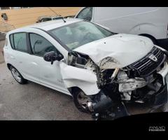 Dacia Sandero incidentata anno 2017