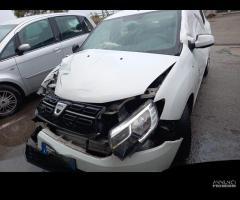 Dacia Sandero incidentata anno 2017 - 6