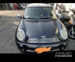 Mini Cooper Anno 2006 Per Ricambi