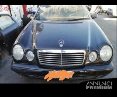 Mercedes E290 Anno 1998 Per Ricambi