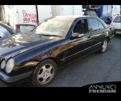 Mercedes E290 Anno 1998 Per Ricambi