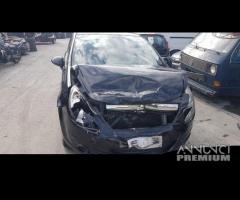 Opel corsa incidentata 2011