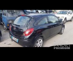 Opel corsa incidentata 2011