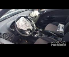 Opel corsa incidentata 2011