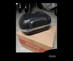 baule Givi V46 monokey con piastra M5 e cuscino