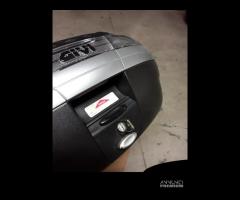 baule Givi V46 monokey con piastra M5 e cuscino