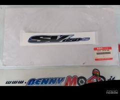 ADESIVO  EMBLEMA SUZUKI SV 650 1999/ SV-S 650 2001