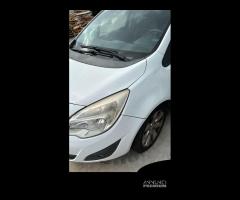 Opel Meriva b ricambi vari interni ed esterni