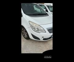 Opel Meriva b ricambi vari interni ed esterni