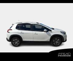 PEUGEOT 2008 BlueHDi 100 Signature S/S - 1