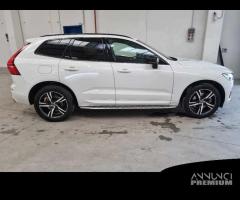 VOLVO XC60 B4 D AWD automatico R-Design