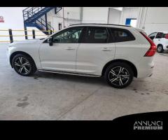 VOLVO XC60 B4 D AWD automatico R-Design