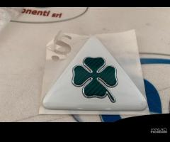 Logo Quadrifoglio Verde sfondo bianco SX Alfa Rome