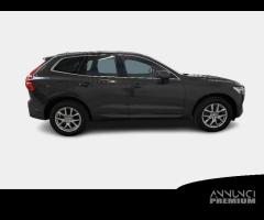 VOLVO XC60 B4 D AWD automatico Momentum Pro