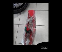 8126021 parafango anteriore rosso STX 125 aprilia