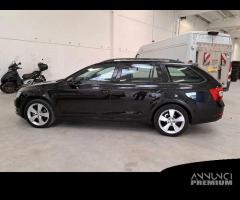 SKODA OCTAVIA WAGON 2.0 TDI EXECUTIVE DSG - 2