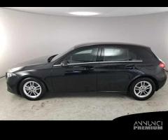 MERCEDES-BENZ A 200 d Automatic Business Extra 5 P