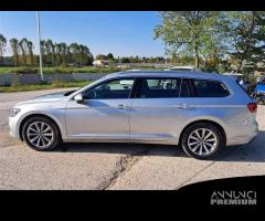 VOLKSWAGEN PASSAT VARIANT 2.0 TDI SCR EVO 110kW Bu