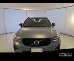 VOLVO XC40 B4 AWD automatico Ultimate Dark