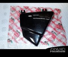 Coperchio sottosella nero dx aprilia red rose 50