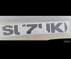 Adesivo emblema carbonio suzuki GSX600R 97/00