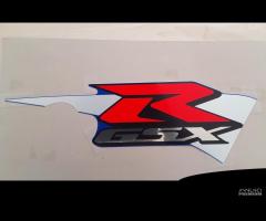 Adesivo emblema inf. dx suzuki gsx750r 01/03