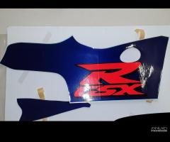 Adesivo emblema carena ant.dx gsx750r 96-99