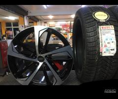 Cerchi in lega 20 per Audi Q3 con termiche Pirelli