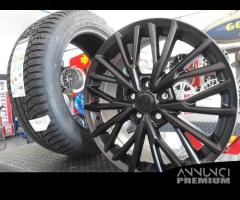 Cerchi in lega 18 toyota C-HR con gomme termiche