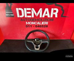 Volante Nissan Micra 2018 con comandi