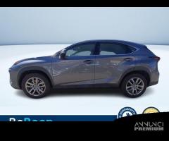 Lexus NX 300H 2.5 PREMIUM 4WD CVT