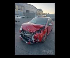 Peugeot 208 2018 hm01 demolita per ricambi