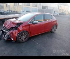 Peugeot 208 2018 hm01 demolita per ricambi