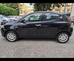 Lancia Ypsilon 1.2 69 CV 5 porte Neopatentati