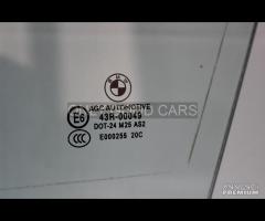 BMW X1 E84 Vetro porta anteriore sinistra 000213