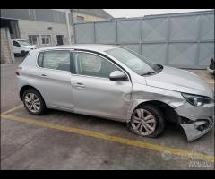 Peugeot 308 2018 Demolita - Per Ricambi