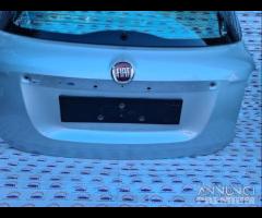 Portellone posteriore grigio chiaro Fiat 500X 2016 - 30