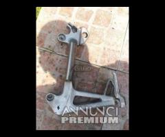 Pedana posteriore sinistra per Honda VFR 800 RC46A