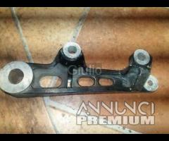 STAFFA SUPPORTO PINZA FRENO POSTERIORE YAMAHA XJ S